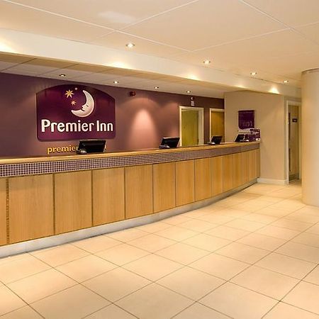 Premier Inn Manchester Airport Runger Lane North Hale  Bagian luar foto