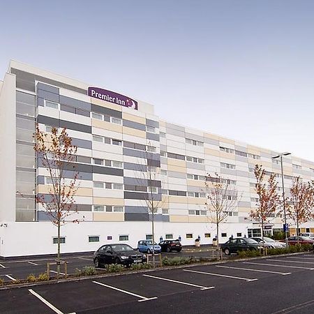 Premier Inn Manchester Airport Runger Lane North Hale  Bagian luar foto