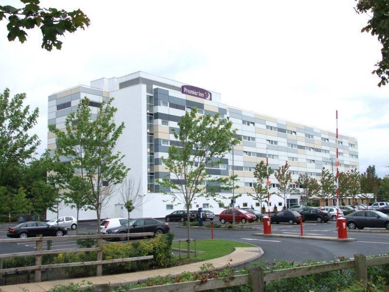 Premier Inn Manchester Airport Runger Lane North Hale  Bagian luar foto