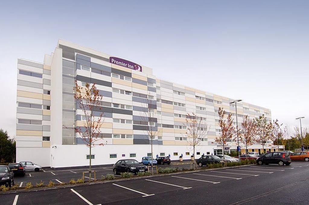 Premier Inn Manchester Airport Runger Lane North Hale  Bagian luar foto