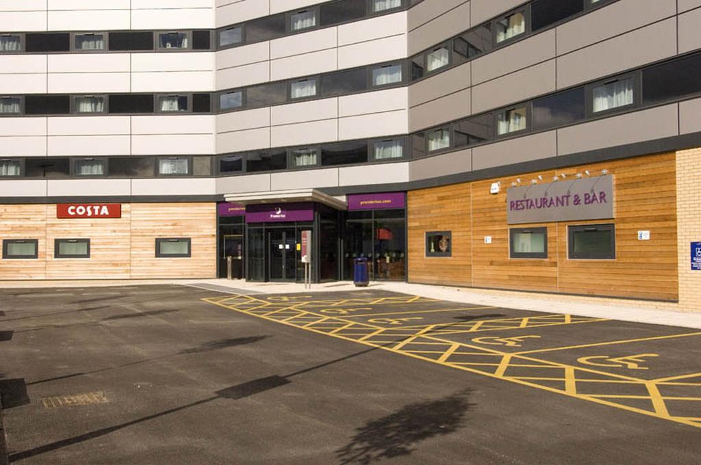 Premier Inn Manchester Airport Runger Lane North Hale  Bagian luar foto