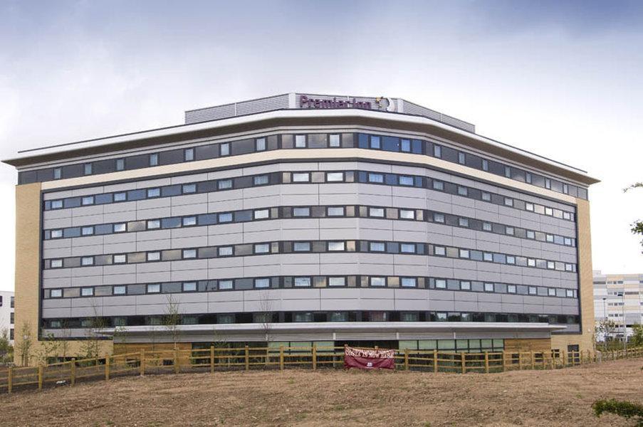 Premier Inn Manchester Airport Runger Lane North Hale  Bagian luar foto